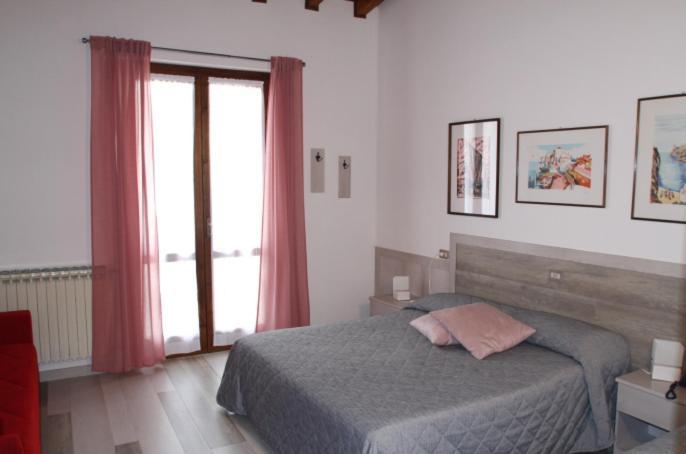 Hotel Colomber Gardone Riviera Exterior photo