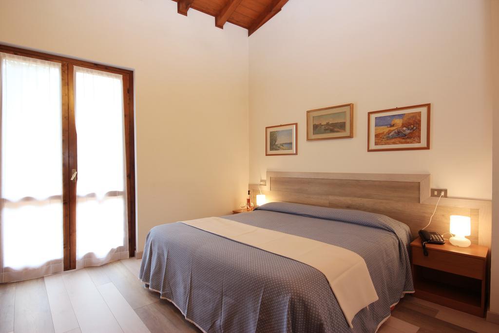 Hotel Colomber Gardone Riviera Exterior photo