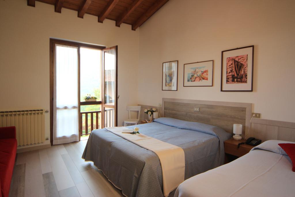 Hotel Colomber Gardone Riviera Exterior photo