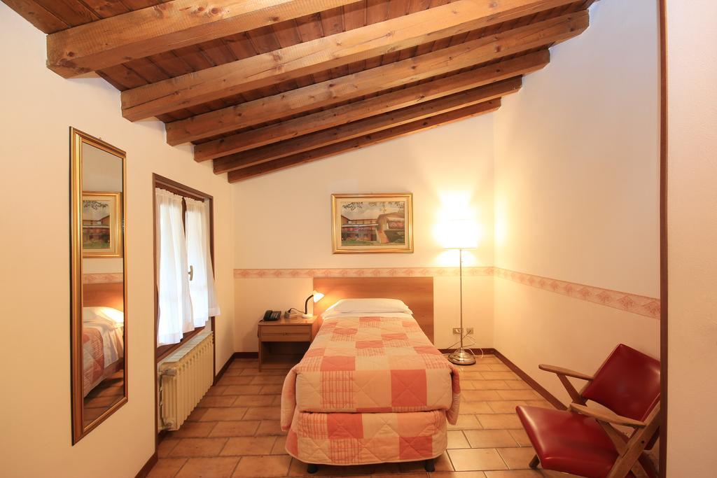 Hotel Colomber Gardone Riviera Exterior photo