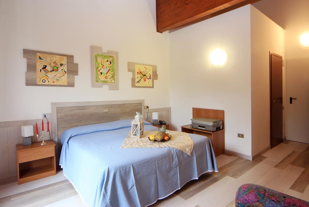 Hotel Colomber Gardone Riviera Exterior photo