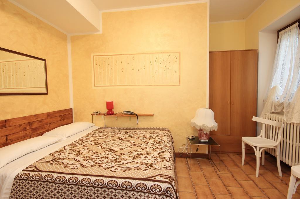 Hotel Colomber Gardone Riviera Exterior photo