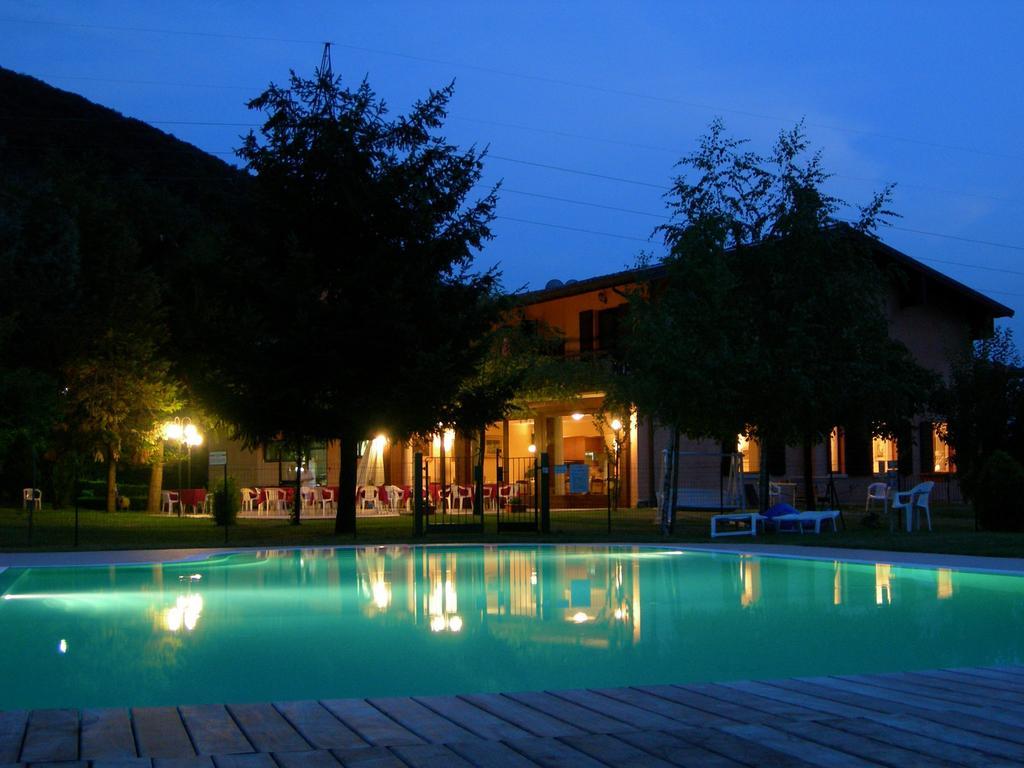 Hotel Colomber Gardone Riviera Exterior photo